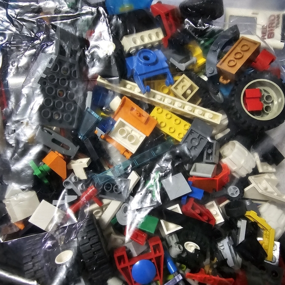 Lego 1lb/bag. Unsorted mix of bricks and other non brick shaped pieces Read Desc - Picture 10 of 10